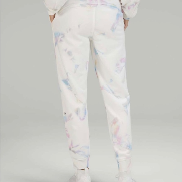 Lululemon limited edition scuba high rise jogger, like new, worn once, size 8 - Picture 3 of 13